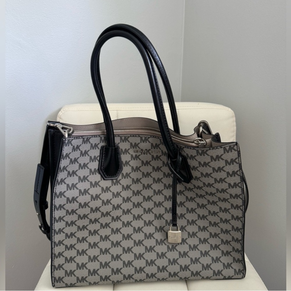 Michael Kors Black and Grey Signature Tote Bag